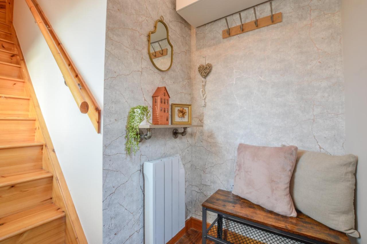 Rowan Tree Apartment - A Modern, Quiet Hideaway With Sweeping Views Across Oban Exterior photo